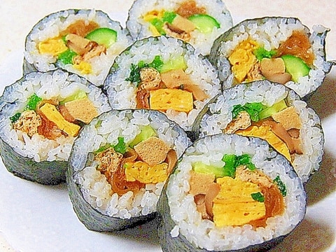 行楽やお弁当 恵方巻に素朴な太巻き寿司 レシピ 作り方 By Kurapiyo11 楽天レシピ